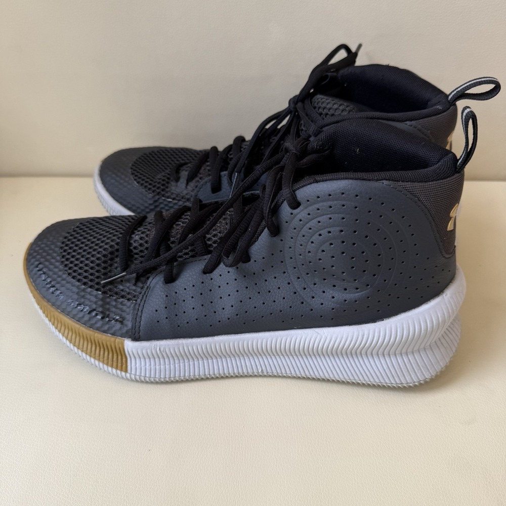 Under Armour Men's Size 10 Gray Black Basketball Shoes Athletic Sneakers - Picture 1 of 8